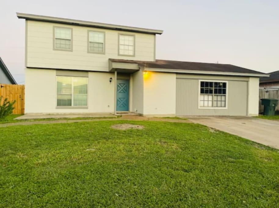 Great Getaway 2 Story Home! Harlingen Tx Exterior photo