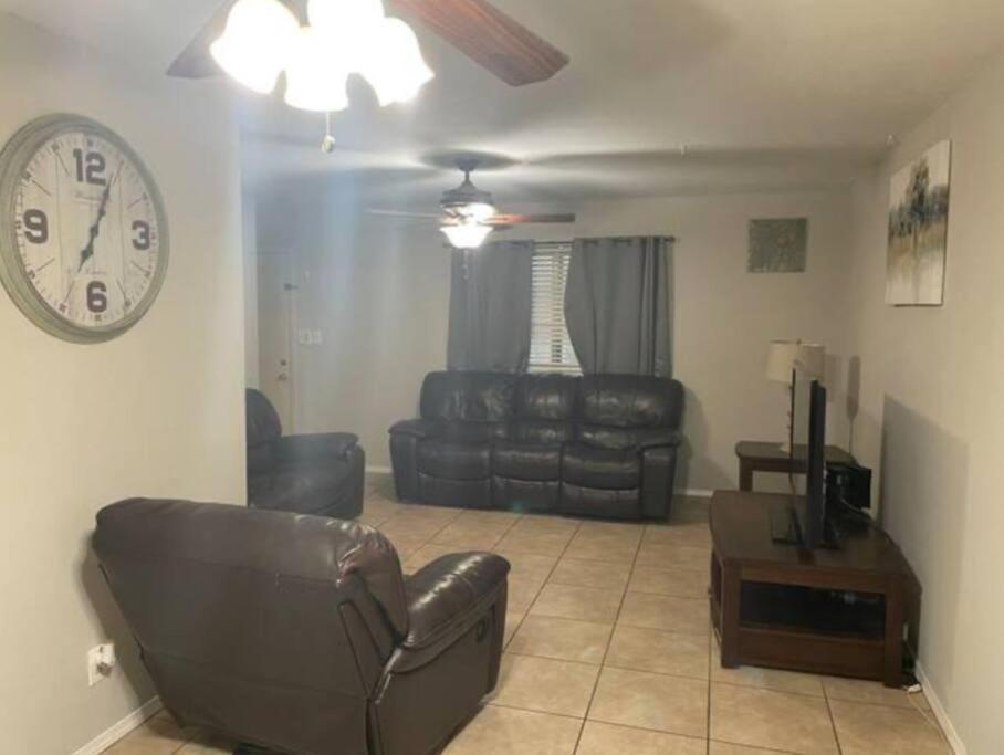 Great Getaway 2 Story Home! Harlingen Tx Exterior photo