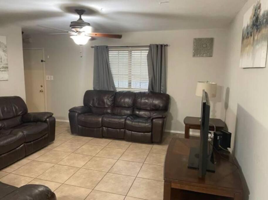 Great Getaway 2 Story Home! Harlingen Tx Exterior photo