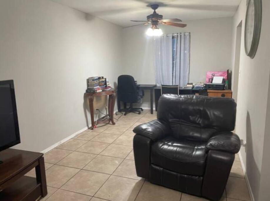 Great Getaway 2 Story Home! Harlingen Tx Exterior photo