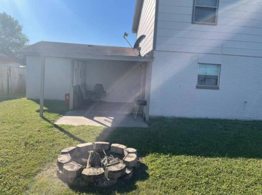 Great Getaway 2 Story Home! Harlingen Tx Exterior photo